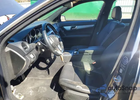 2014 Mercedes-Benz C 250 из США, поврежденный, VIN WDDGF4HB9EA961973